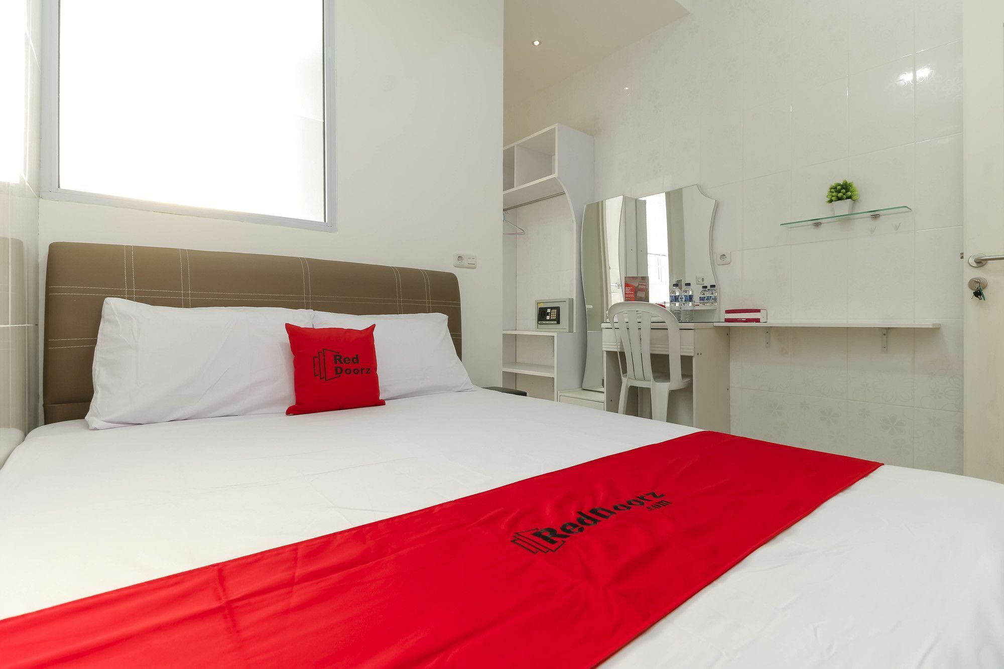 Отель Reddoorz Near Nagoya Hill Batam Экстерьер фото