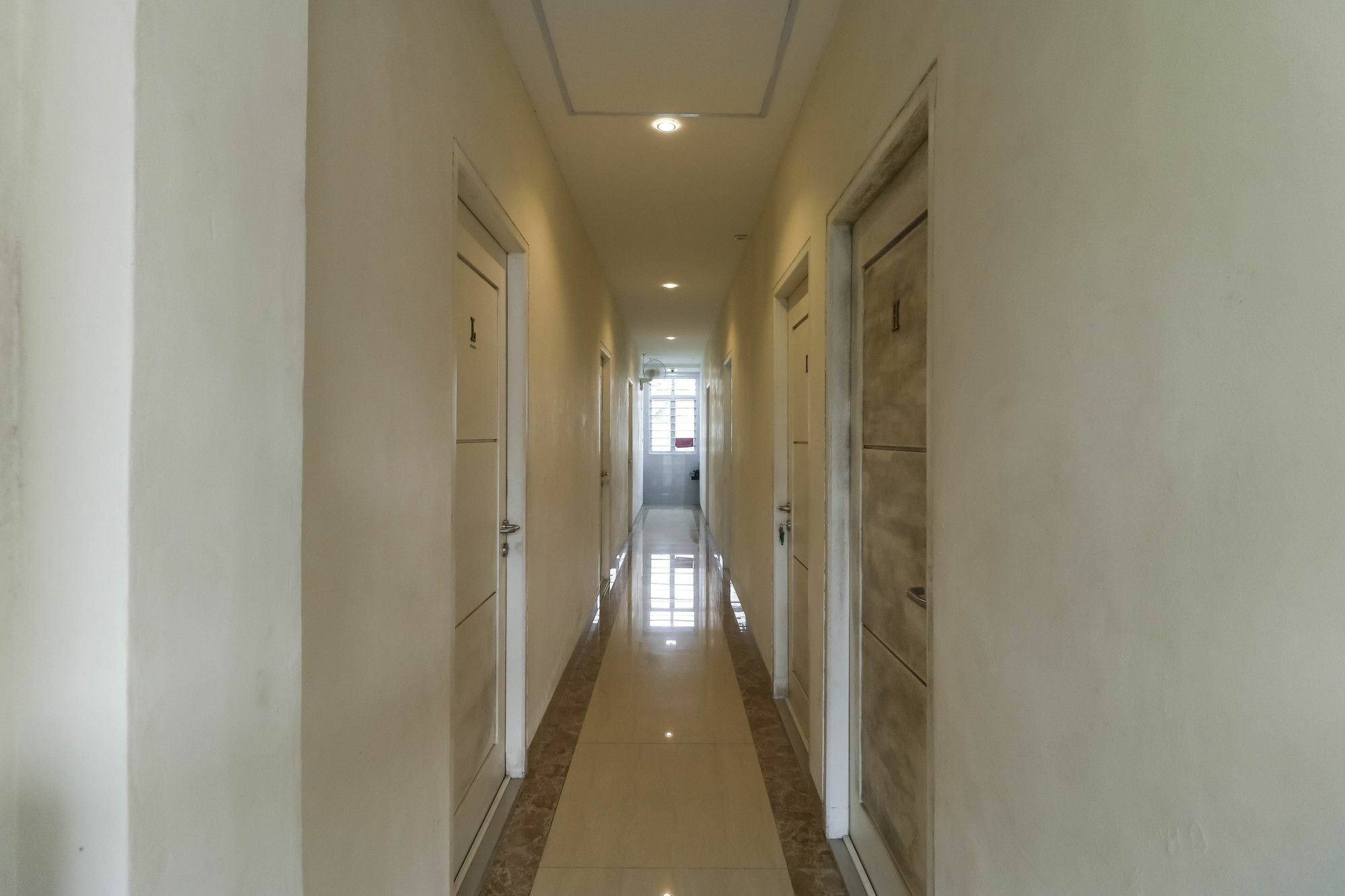 Отель Reddoorz Near Nagoya Hill Batam Экстерьер фото