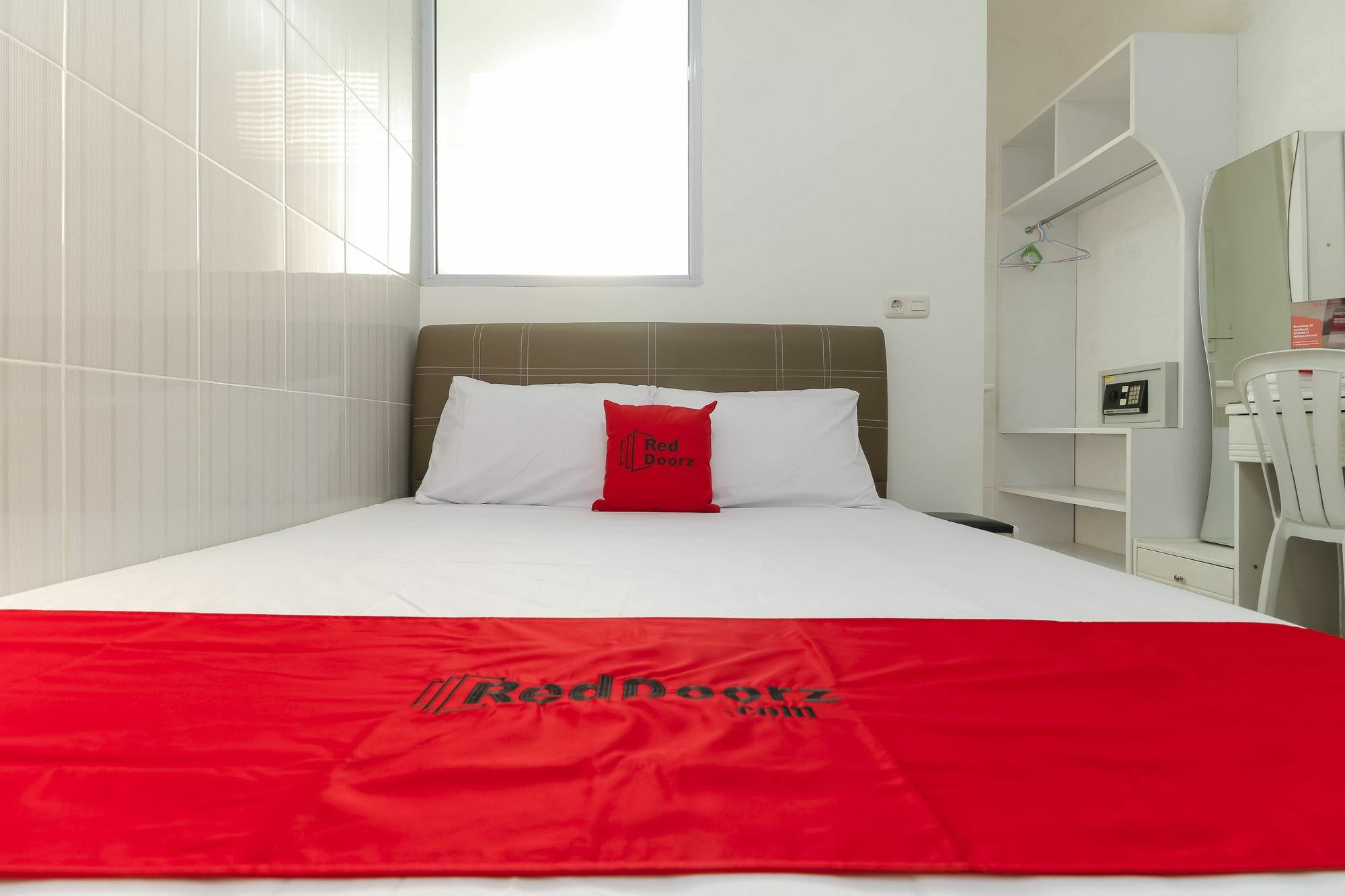 Отель Reddoorz Near Nagoya Hill Batam Экстерьер фото