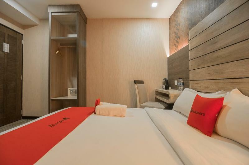 Отель Reddoorz Near Nagoya Hill Batam Экстерьер фото