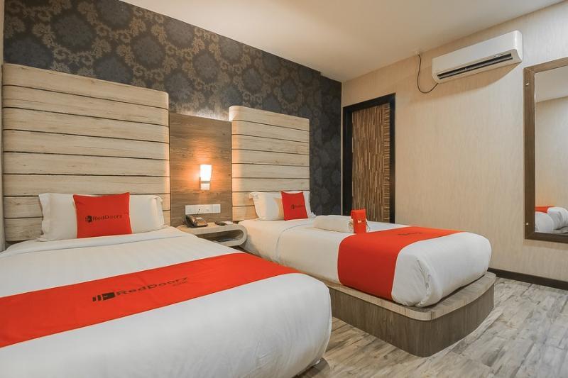 Отель Reddoorz Near Nagoya Hill Batam Экстерьер фото
